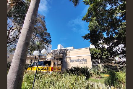 Apartamento à venda com 48m², 2 quartos e 1 vaga Apartamento à venda com 48m², 2 quartos e 1 vagaFachada e portaria
