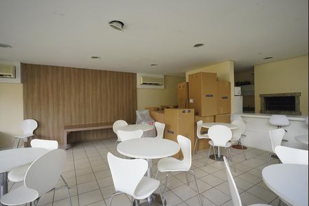 Apartamento à venda com 48m², 2 quartos e 1 vaga Apartamento à venda com 48m², 2 quartos e 1 vagaÁrea comum - Salão de festas