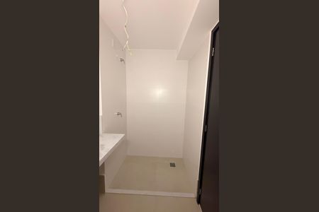 Banheiro de apartamento à venda com 1 quarto, 50m² em Setor Bueno, Goiânia