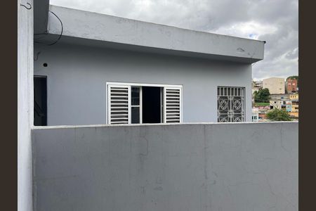 Casa para alugar com 100m², 2 quartos e 1 vaga Casa para alugar com 100m², 2 quartos e 1 vagaVaranda