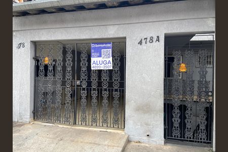Casa para alugar com 100m², 2 quartos e 1 vaga Casa para alugar com 100m², 2 quartos e 1 vagaFachada