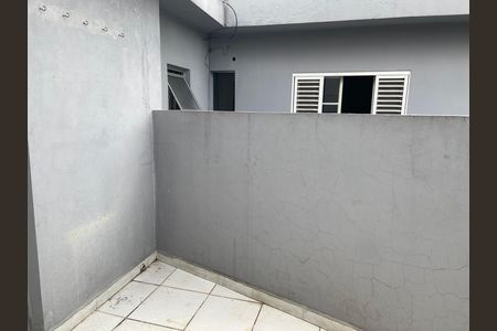 Casa para alugar com 100m², 2 quartos e 1 vaga Casa para alugar com 100m², 2 quartos e 1 vagaVaranda