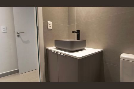 Apartamento para alugar com 80m², 2 quartos e 1 vaga Apartamento para alugar com 80m², 2 quartos e 1 vagaBanheiro da Suíte