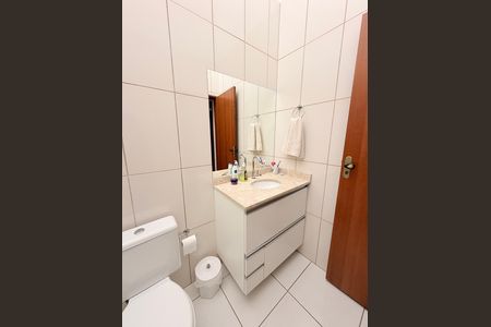 Casa à venda com 99m², 3 quartos e 2 vagasBanheiro Social