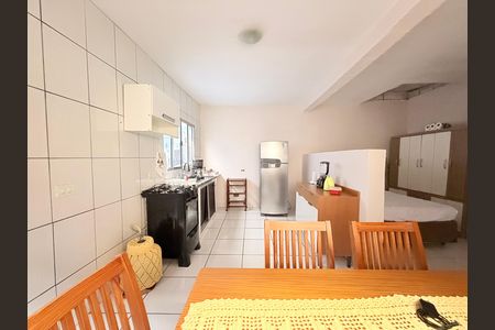 Casa à venda com 99m², 3 quartos e 2 vagasEdícula