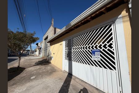 Casa à venda com 99m², 3 quartos e 2 vagasFachada