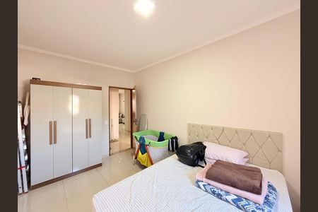 Casa à venda com 99m², 3 quartos e 2 vagasQuarto 2