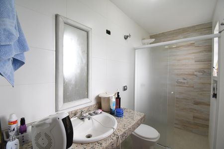 Casa à venda com 460m², 4 quartos e 5 vagasBanheiro da Suíte 2