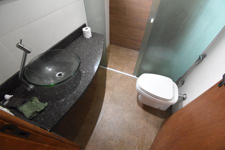 Casa à venda com 460m², 4 quartos e 5 vagasBanheiro do Flat