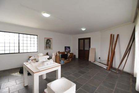 Casa à venda com 460m², 4 quartos e 5 vagasSala