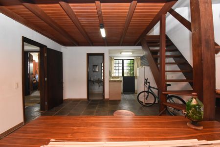 Casa à venda com 460m², 4 quartos e 5 vagasFlat