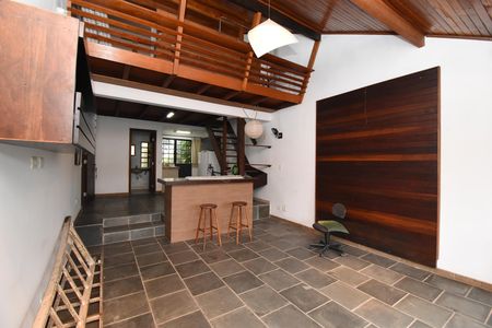 Casa à venda com 460m², 4 quartos e 5 vagasFlat