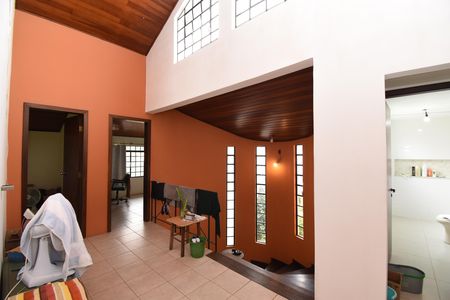 Casa à venda com 460m², 4 quartos e 5 vagasCorredor/Escadas