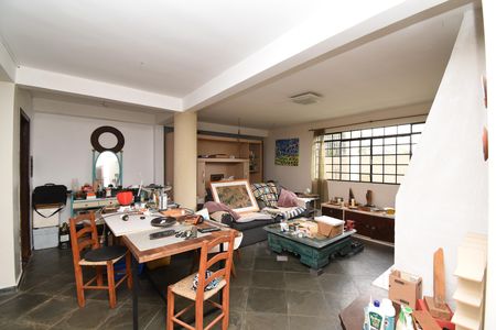 Casa à venda com 460m², 4 quartos e 5 vagasOficina Subsolo