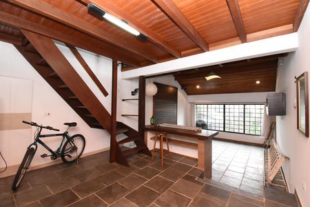Casa à venda com 460m², 4 quartos e 5 vagasFlat