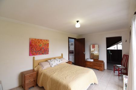 Casa à venda com 460m², 4 quartos e 5 vagasSuíte 2