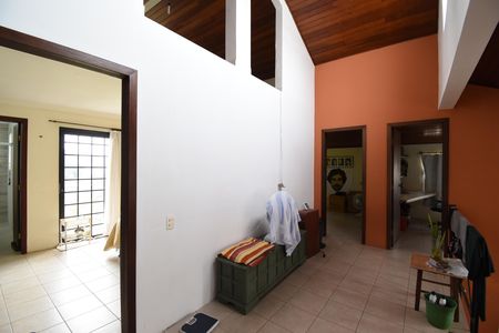 Casa à venda com 460m², 4 quartos e 5 vagasCorredor/Escadas