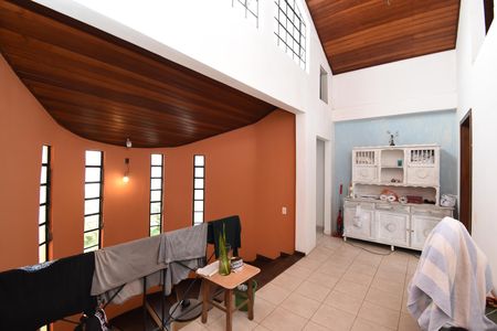 Casa à venda com 460m², 4 quartos e 5 vagasCorredor/Escadas