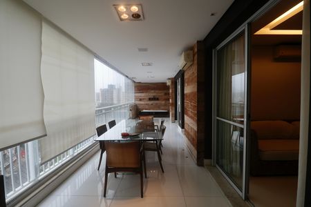 Apartamento para alugar com 118m², 2 quartos e 2 vagasVaranda
