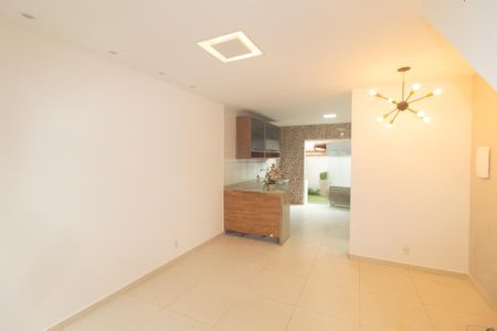 Sala de casa para alugar com 2 quartos, 72m² em Campo Grande, Rio de Janeiro