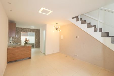 Sala de casa para alugar com 2 quartos, 72m² em Campo Grande, Rio de Janeiro