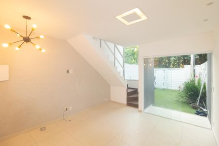 Sala de casa para alugar com 2 quartos, 72m² em Campo Grande, Rio de Janeiro