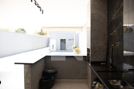 Casa para alugar com 293m², 2 quartos e 5 vagas Casa para alugar com 293m², 2 quartos e 5 vagasCozinha e Área de Serviço
