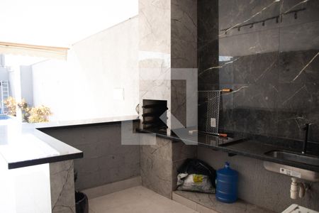Casa para alugar com 293m², 2 quartos e 5 vagas Casa para alugar com 293m², 2 quartos e 5 vagasCozinha e Área de Serviço