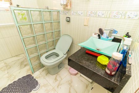 Casa à venda com 150m², 5 quartos e 2 vagasCASA 1 - Banheiro 1