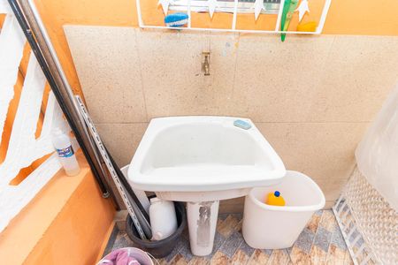 Casa à venda com 150m², 5 quartos e 2 vagasCASA 1 - Área de Serviço