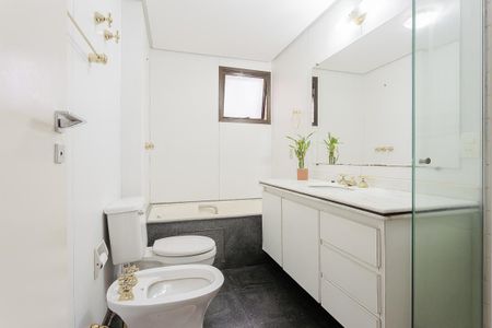 Apartamento para alugar com 155m², 4 quartos e 2 vagas Apartamento para alugar com 155m², 4 quartos e 2 vagasBanheiro da Suíte 2