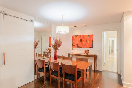 Apartamento para alugar com 155m², 4 quartos e 2 vagas Apartamento para alugar com 155m², 4 quartos e 2 vagasSala