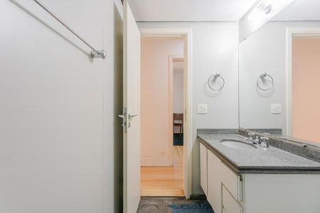 Apartamento para alugar com 155m², 4 quartos e 2 vagas Apartamento para alugar com 155m², 4 quartos e 2 vagasBanheiro