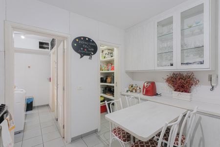 Apartamento para alugar com 155m², 4 quartos e 2 vagas Apartamento para alugar com 155m², 4 quartos e 2 vagasCozinha