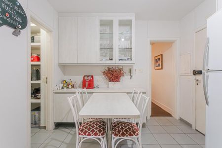 Apartamento para alugar com 155m², 4 quartos e 2 vagas Apartamento para alugar com 155m², 4 quartos e 2 vagasCozinha