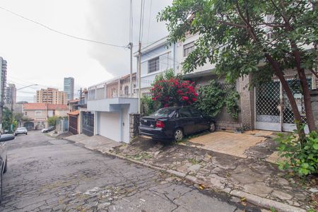 Casa à venda com 150m², 4 quartos e 4 vagas Casa à venda com 150m², 4 quartos e 4 vagasFachada e rua