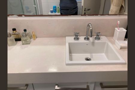 Apartamento à venda com 70m², 2 quartos e 1 vaga Apartamento à venda com 70m², 2 quartos e 1 vagaBanheiro