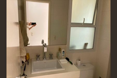 Apartamento à venda com 70m², 2 quartos e 1 vaga Apartamento à venda com 70m², 2 quartos e 1 vagaBanheiro
