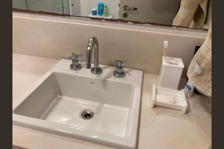 Apartamento à venda com 70m², 2 quartos e 1 vaga Apartamento à venda com 70m², 2 quartos e 1 vagaBanheiro