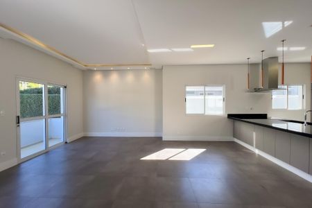 Casa de condomínio à venda com 325m², 3 quartos e 4 vagasSala