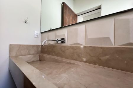 Casa de condomínio à venda com 325m², 3 quartos e 4 vagasLavabo