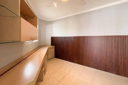 Casa de condomínio à venda com 325m², 3 quartos e 4 vagasEscritório