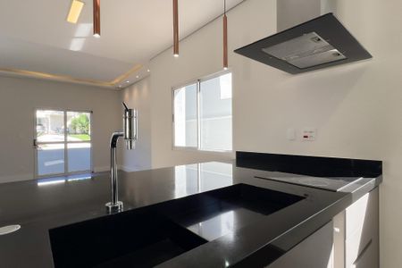 Cozinha de casa de condomínio à venda com 3 quartos, 325m² em Loteamento Residencial Fazenda São José, Valinhos