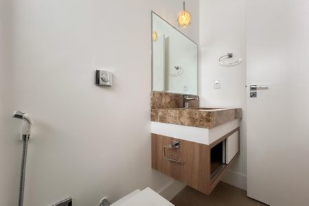 Casa de condomínio à venda com 325m², 3 quartos e 4 vagasBanheiro da Suíte 2