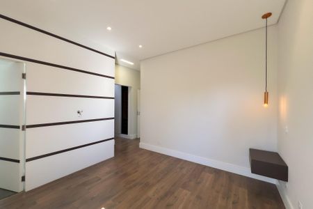 Casa de condomínio à venda com 325m², 3 quartos e 4 vagasSuíte 1