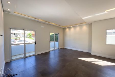 Casa de condomínio à venda com 325m², 3 quartos e 4 vagasSala