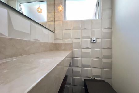 Casa de condomínio à venda com 325m², 3 quartos e 4 vagasLavabo
