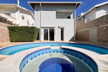 Casa de condomínio à venda com 325m², 3 quartos e 4 vagasPiscina