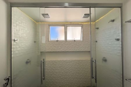 Casa de condomínio à venda com 325m², 3 quartos e 4 vagasBanheiro da Suíte 1