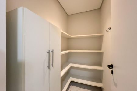 Casa de condomínio à venda com 325m², 3 quartos e 4 vagasQuarto de Serviço